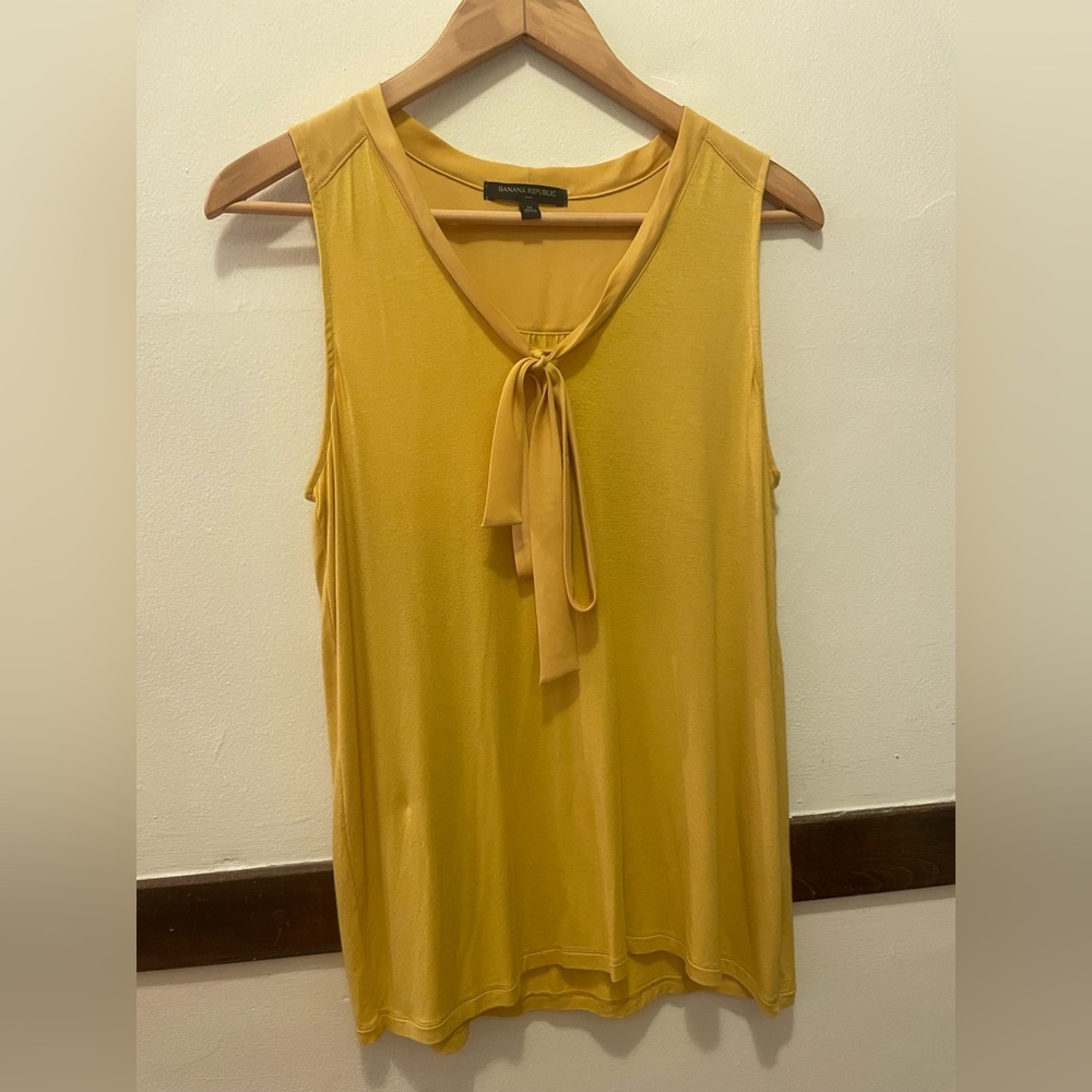 Banana Republic Sleeveless Top, Perfect For Layering, Golden/mustard - M